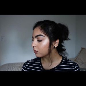 Meet your Posher, Adela