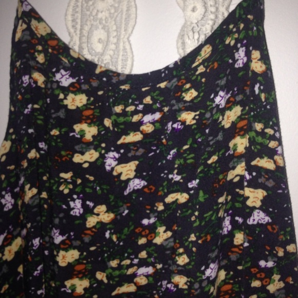 dark floral tank - Picture 2 of 4