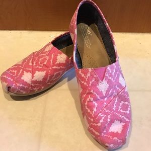 Aztec design pink toms