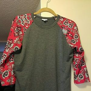 Small lularoe randy shirt
