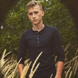 Meet your Posher, Levi