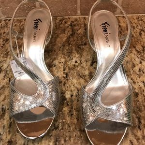 NWT. Silver Heels. Size 9 Fioni Night 2 1/2" heel
