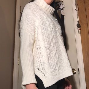 White Knitted Turtle Neck Swearer