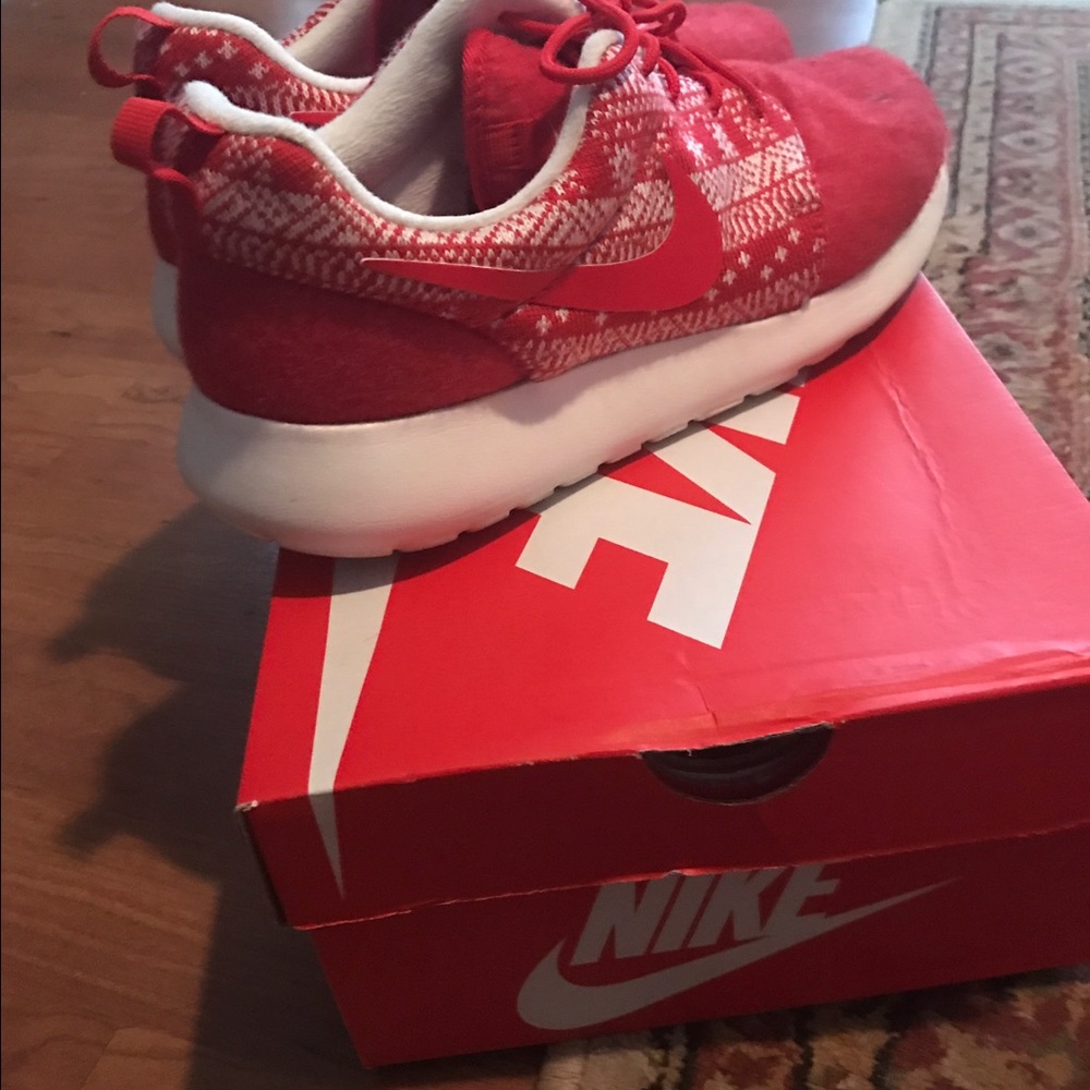 SOLD Nike Roshe