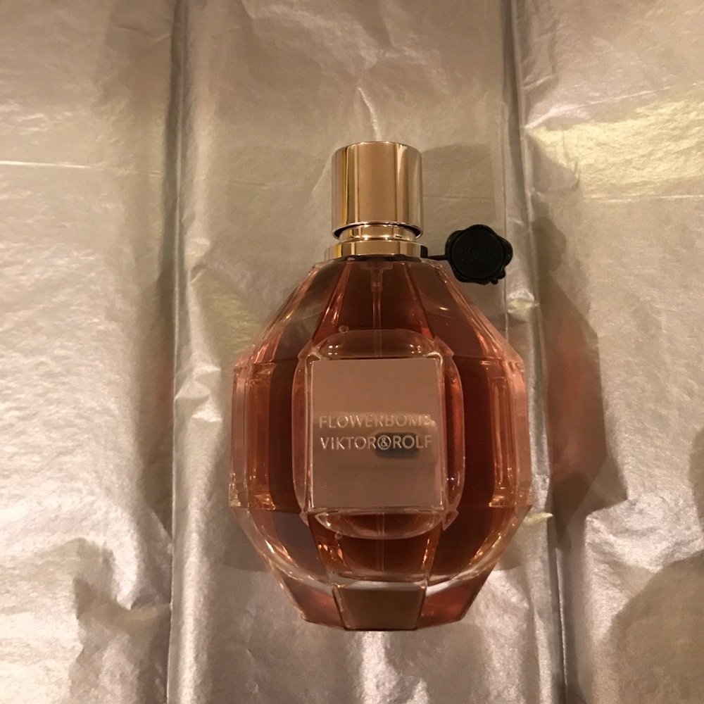 Viktor & Rolf Flower Bomb 3.4 OZ EDP