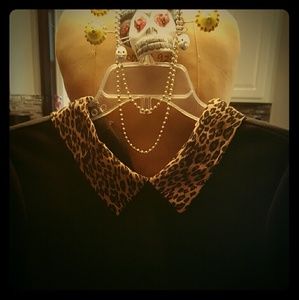 Retro leopard Peter Pan collar shirt.