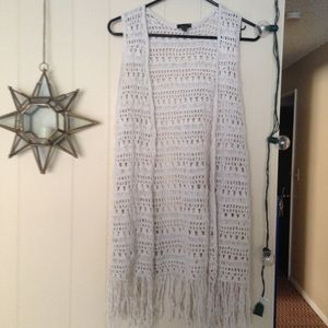 cream crochet tank vest with fringe on bottom