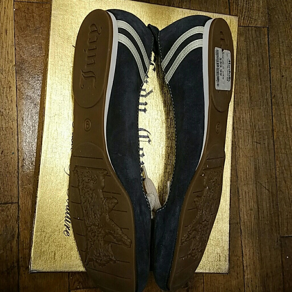 Shoe - Picture 2 of 3