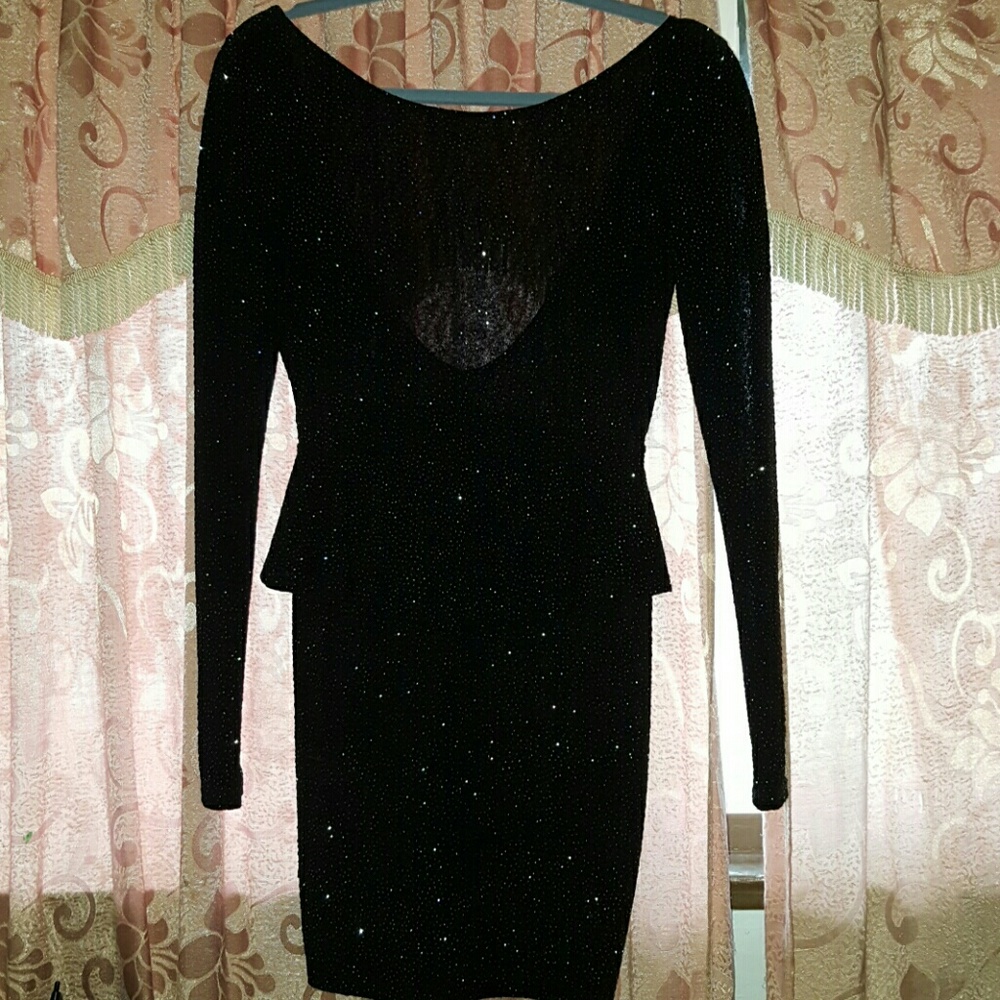 black bodycon dress