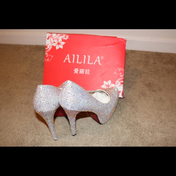 Silver Sequenced Heels for any event! - Picture 2 of 4