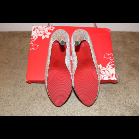Silver Sequenced Heels for any event! - Picture 3 of 4