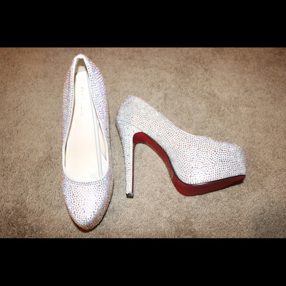 Silver Sequenced Heels for any event! - Picture 4 of 4