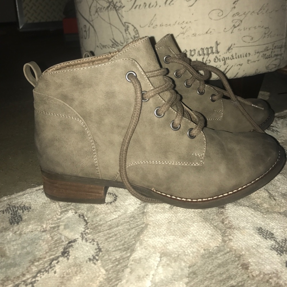 Distressed grayish/taupe booties