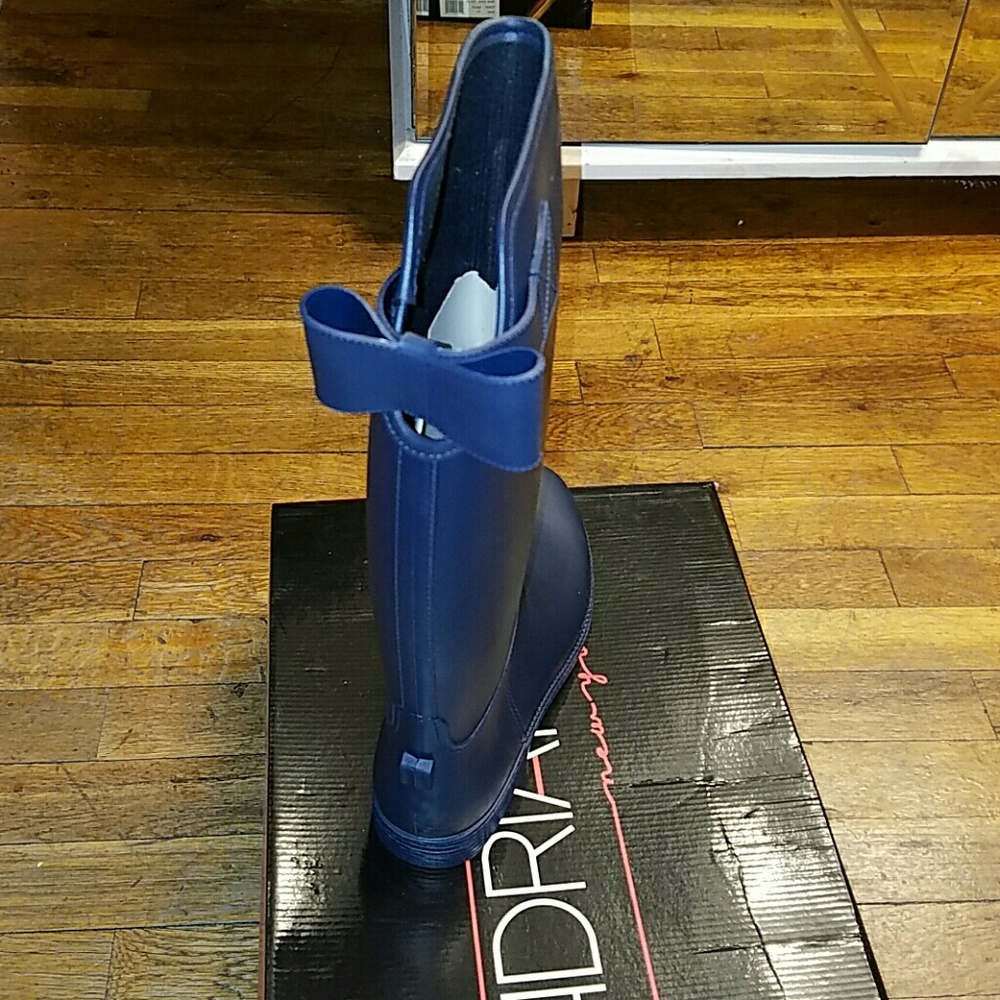Boot - Picture 2 of 4