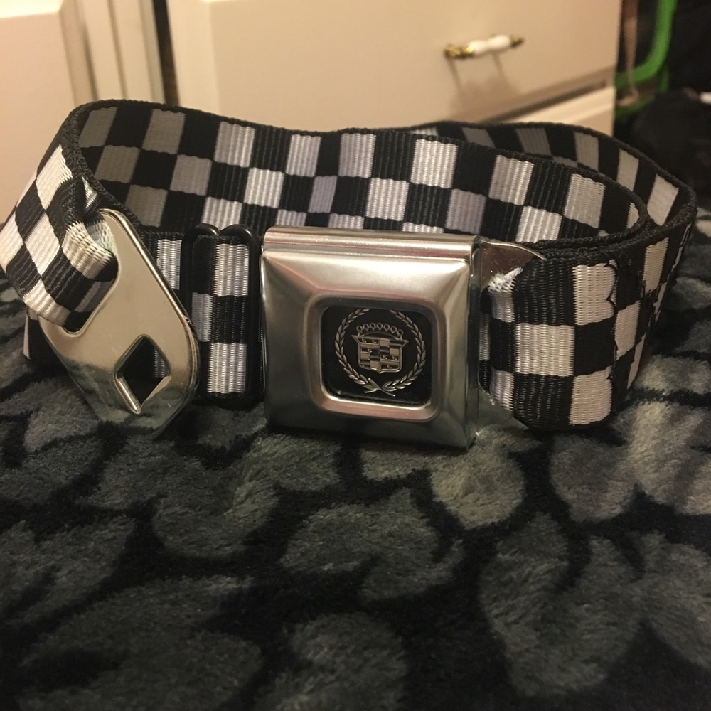 Checker print seatbelt buckle belt