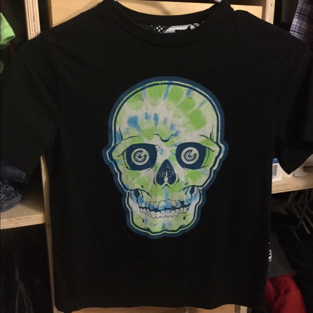 Cool skeleton shirt ☠️