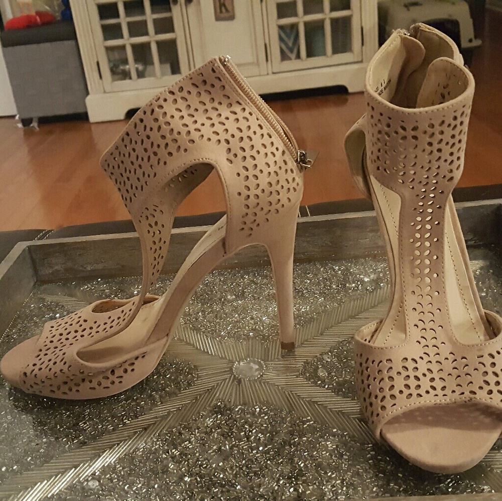 Tan heels size 8.5