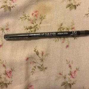 Sealed makeup forever discontinued aqua eyes