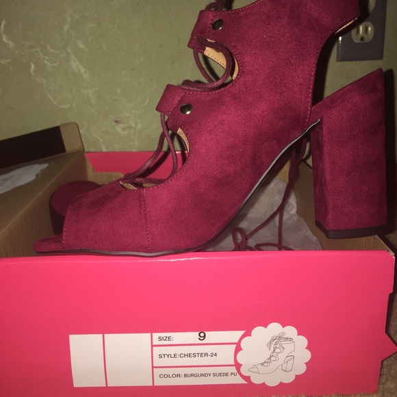 Size 9 Cute Cranberry Suede Heels - Picture 4 of 4