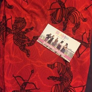 VALENTINES DAY LULAROE LEGGINGS (TC)