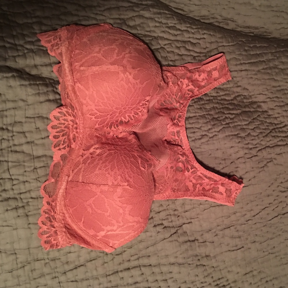 red lace bra