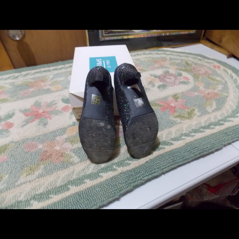 Pumps - Picture 2 of 3