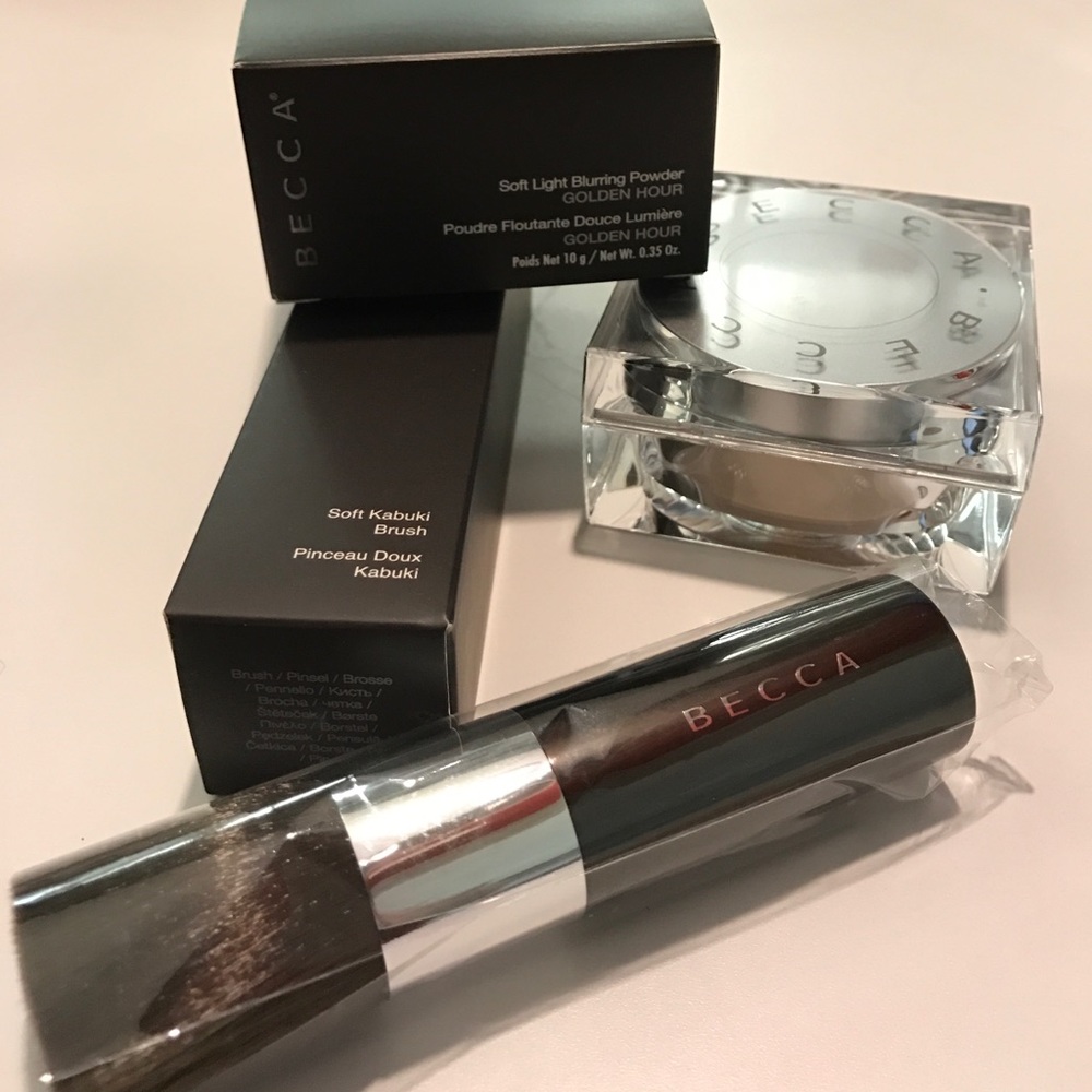 Becca Soft Light Blurring Powder and Kabuki Brush