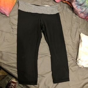 Lululemon size 10 cropped wunder under leggings
