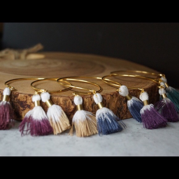 🌿:: Function & Fringe :: 🍂Dyed Tassel Bracelet ! - Picture 2 of 4