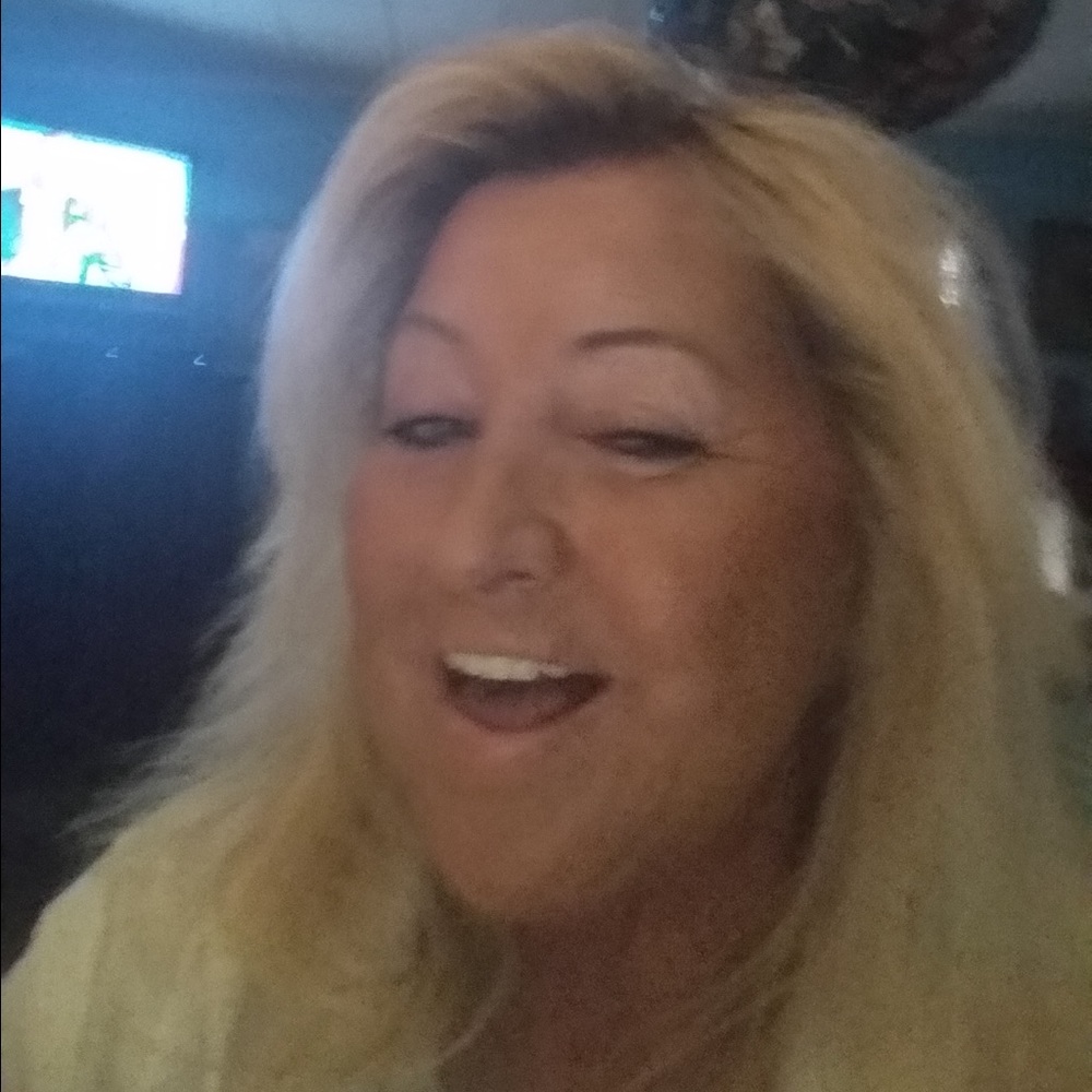 Meet your Posher, Debbie
