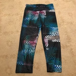 Multi color Onzie Capri legging s/m