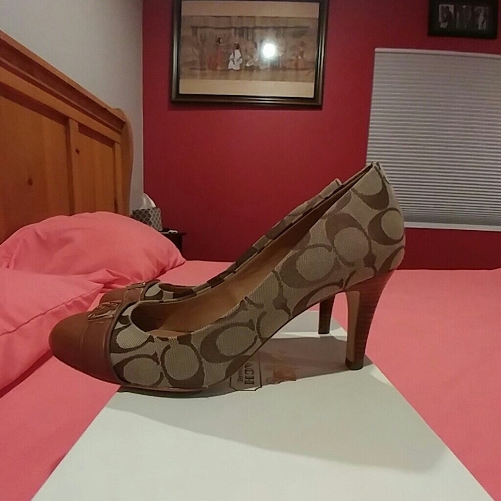 Coach shoe - Picture 3 of 3