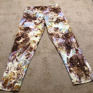 Onzie multi color Capri legging s/m