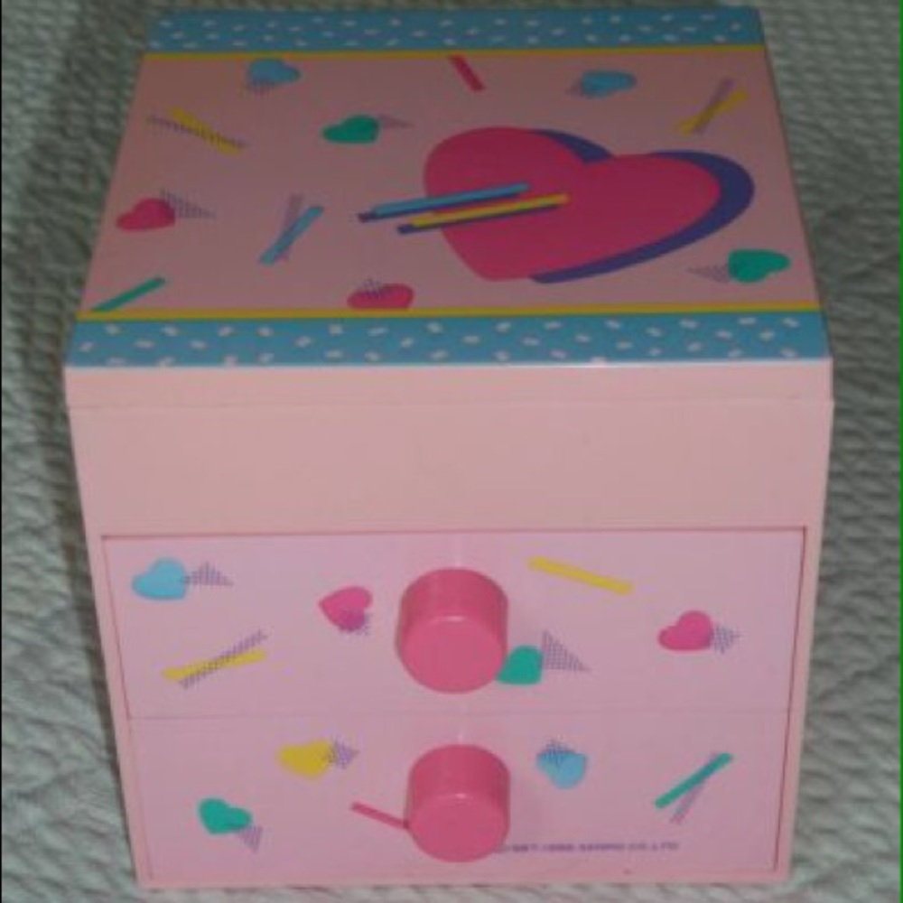 ISO Vintage Sanrio hearts trinket box