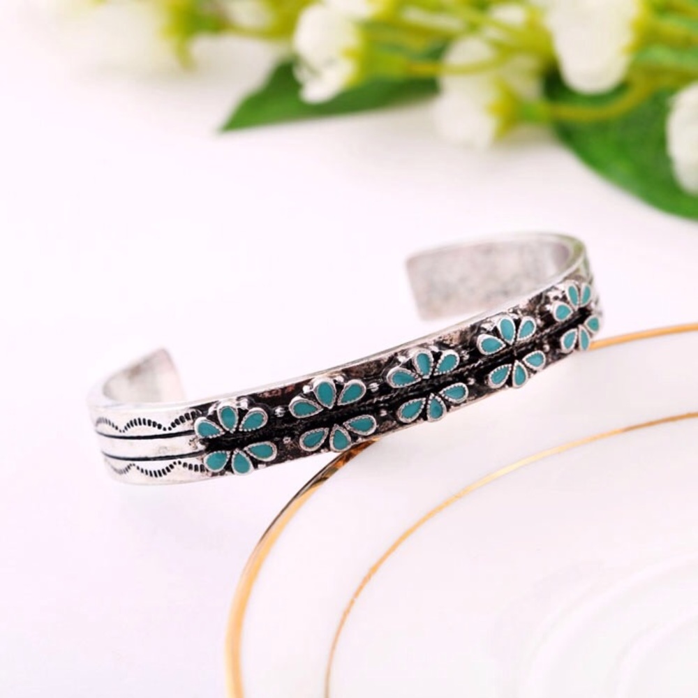 Antique silver bracelet bangle