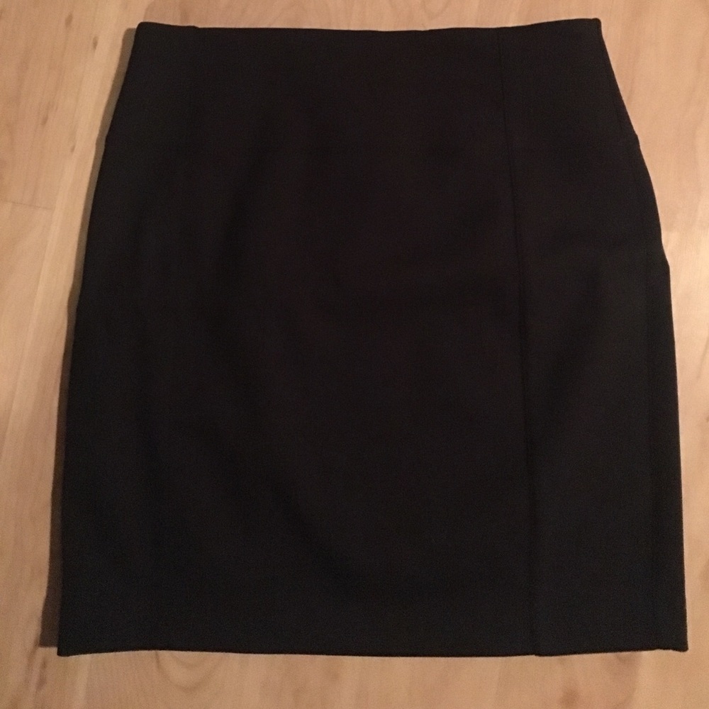 NWOT Lululemon Black pencil skirt