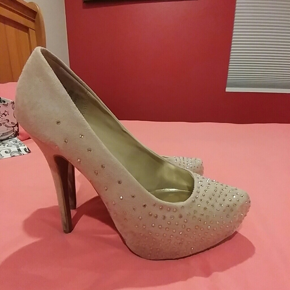 Shoe - Picture 2 of 3