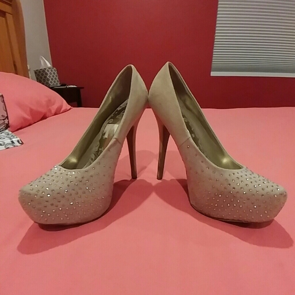 Shoe - Picture 3 of 3