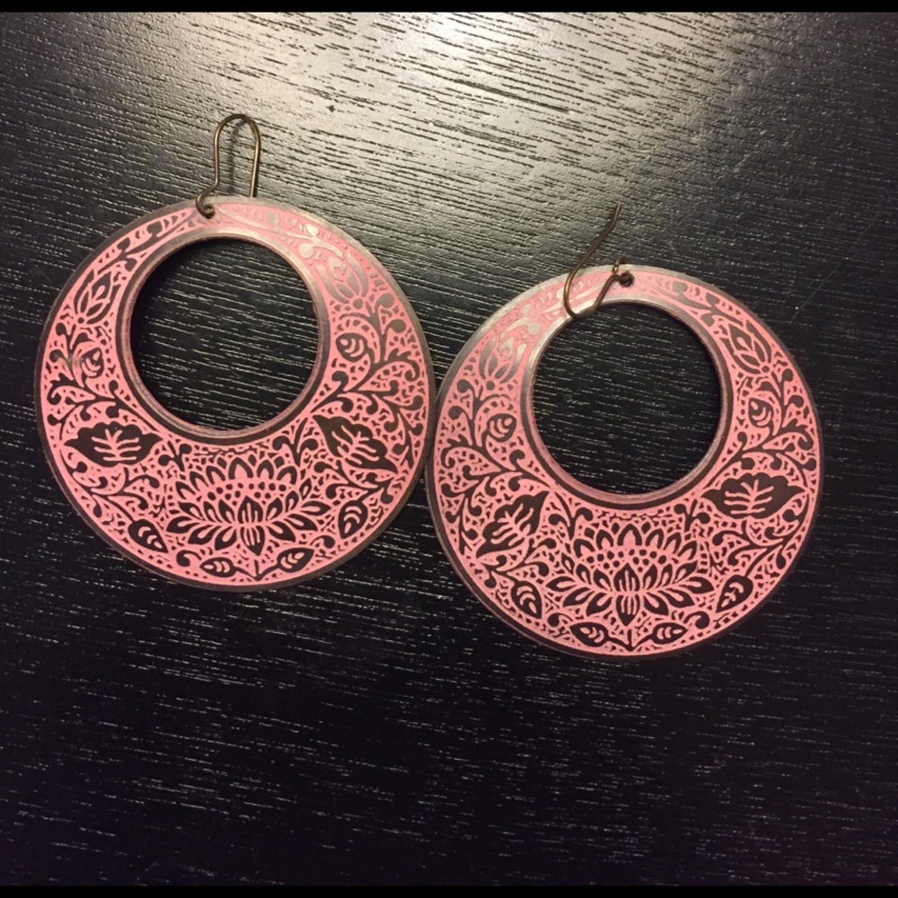 Metal Open Circle Earring in Pink and Silver