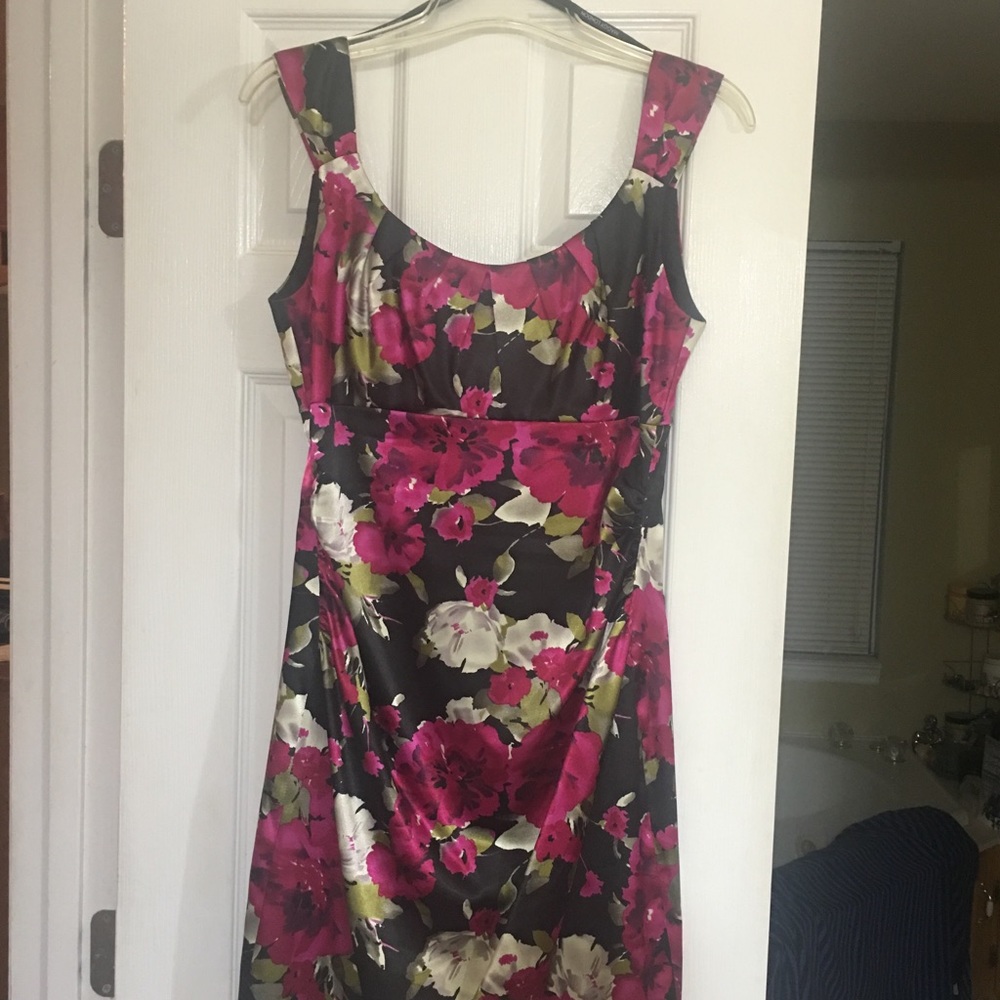 Price reduced!! Maggy London dress 8