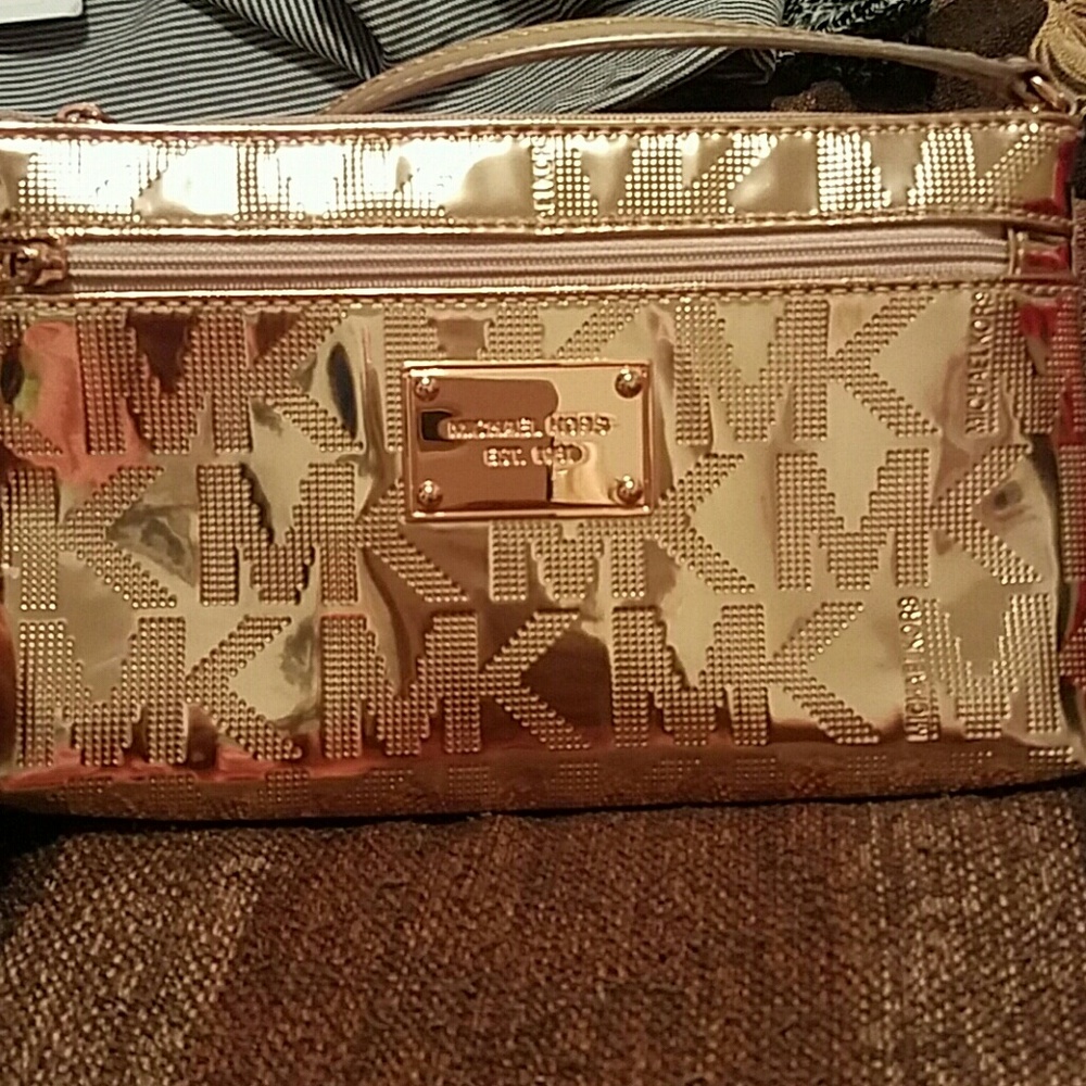 Michael Kors
Jet Set Large Signature Wristet