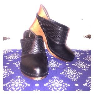 Wooden wedge mules ~ make me an offer! I ❤️OFFERS!