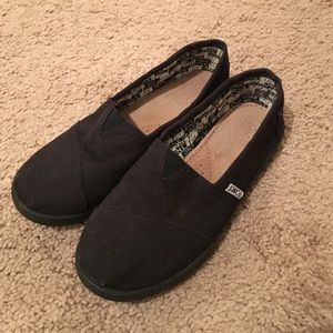 Black toms