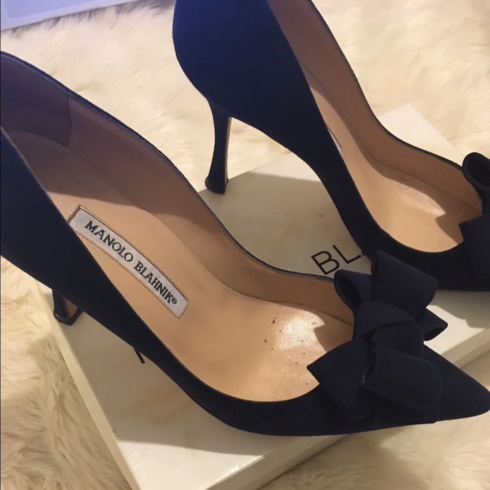 Manlio Blahnik Lisane Navy blue suede bow pumps