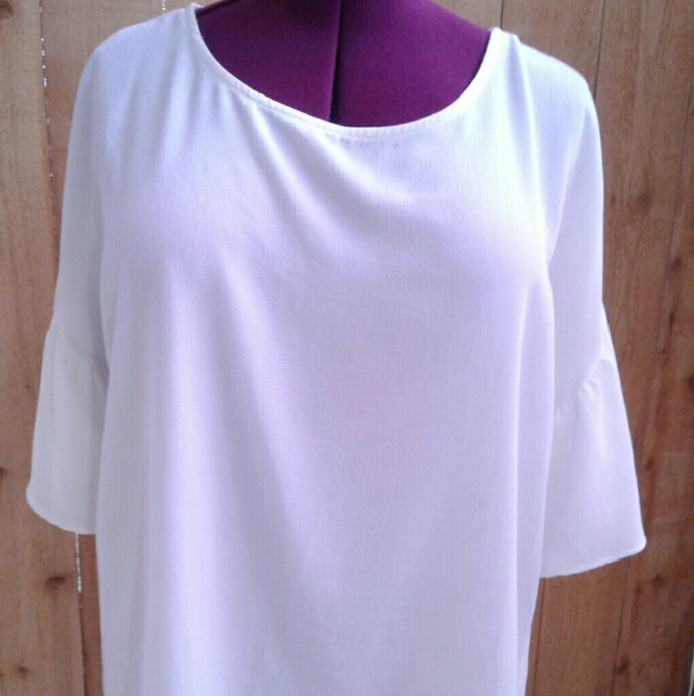 EUC white ruffled sleeve blouse sz med