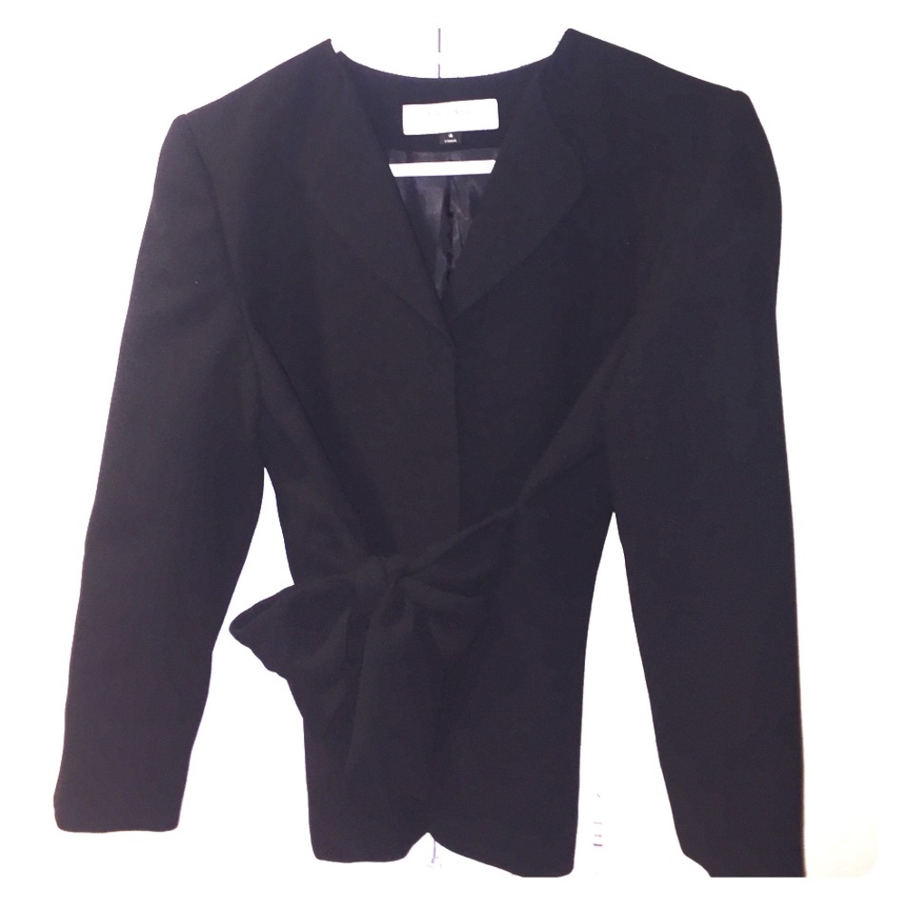 Tahari black blazer