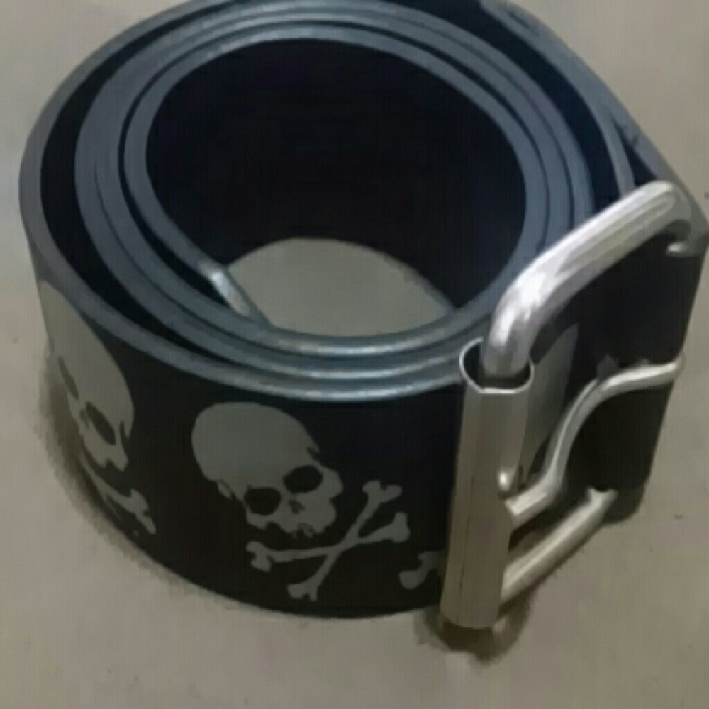 Black skull crossbones belt