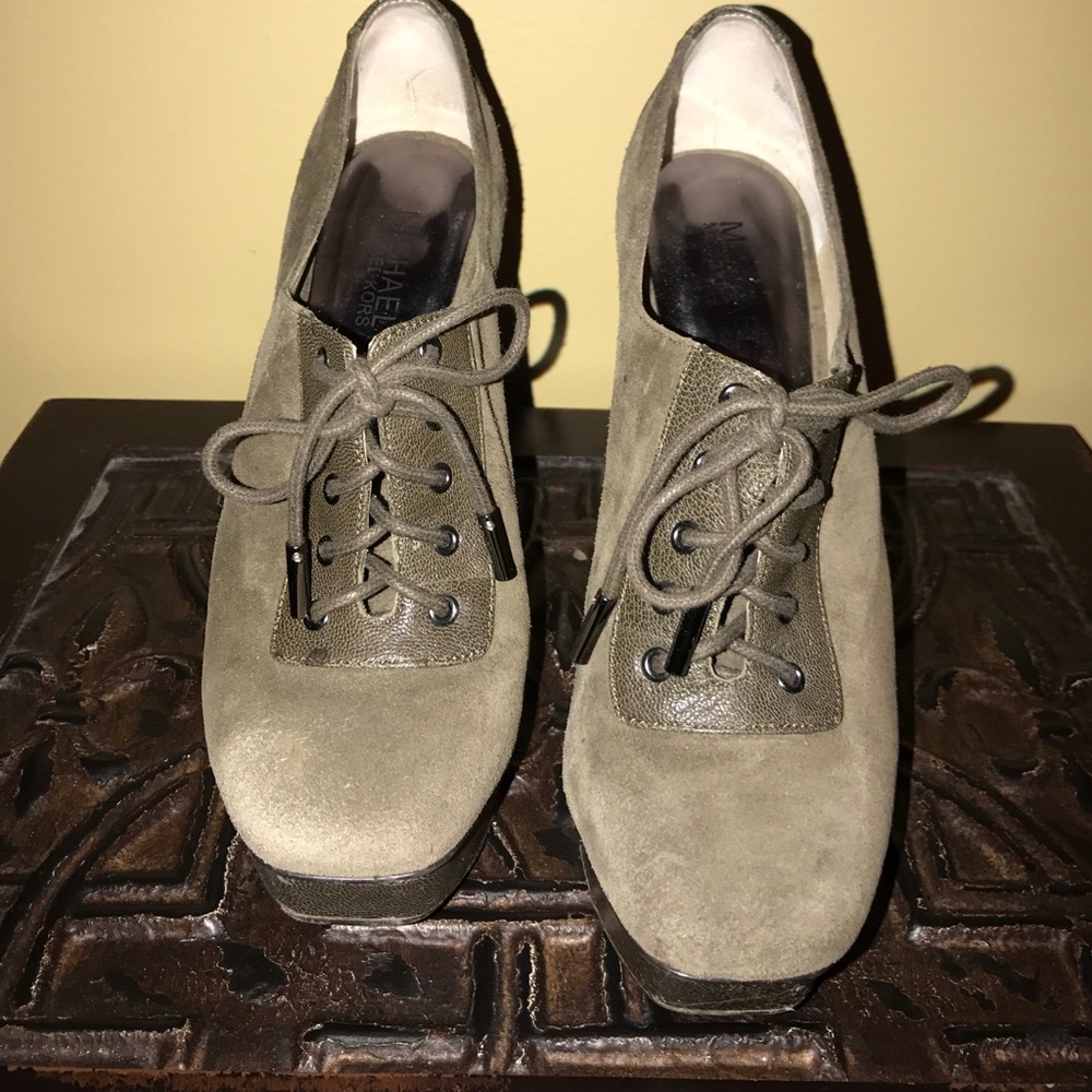 Michael Kors army green lace up heels