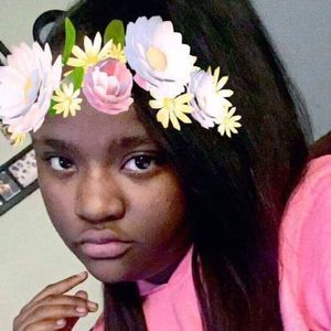 Meet your Posher, Yanna