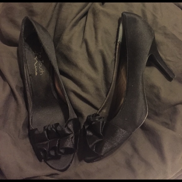 black satin peep toes with ruffle detail - Picture 1 of 3